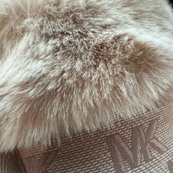 NWOT Michael Kors Slippers - Picture 5 of 6